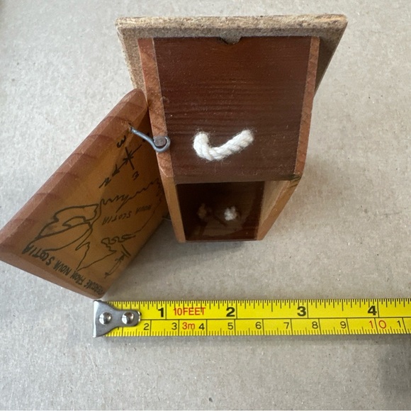 Small Wood Box "Treasure from Nova Scotia" Signed W. DeWolfe - Picture 10 of 10